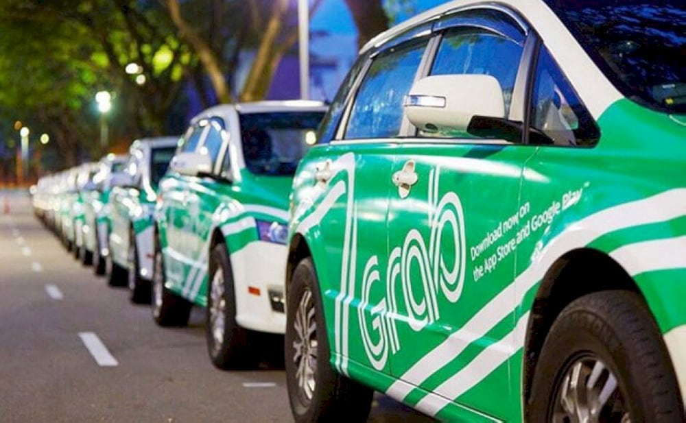 Tourists can easily book a Grab ride to reach Saigon Central Post